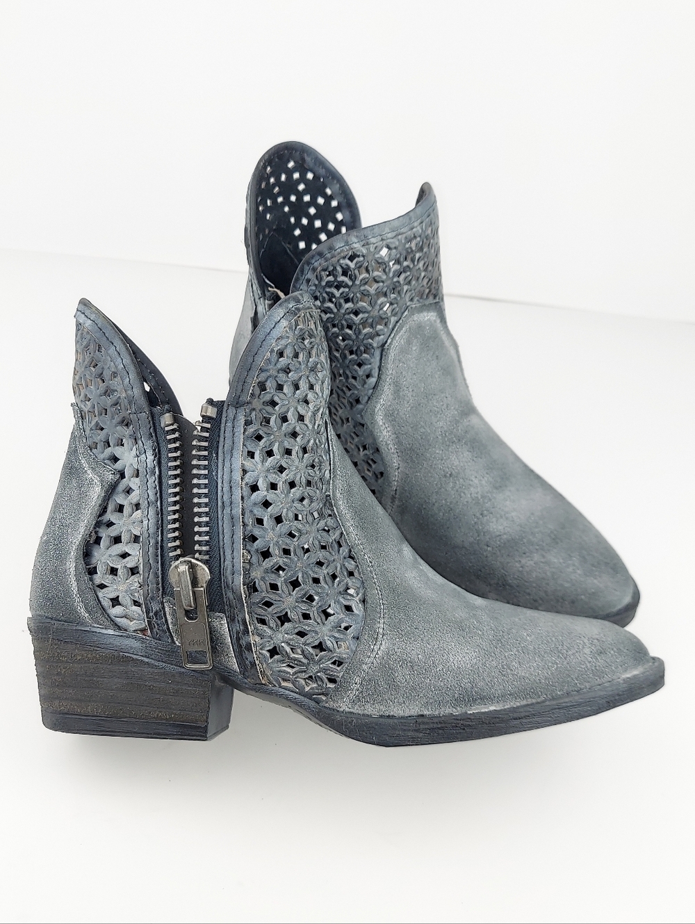 Corral Circle G Gray Distressed Cutout Ankle Booties NWOT - Picture 10 of 11